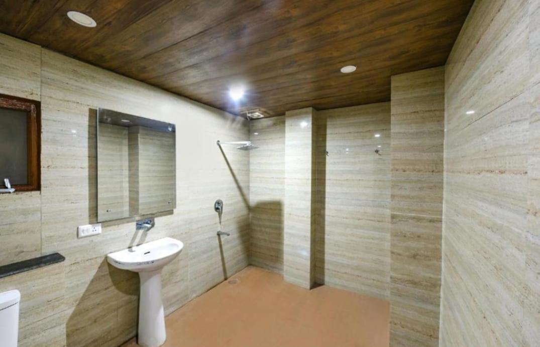 The Western Heights I Serviced Apartments I Pvt Balcony I Lift I Peacefull Area I Family Accomodation I Kasauli I By Exotic Stays المظهر الخارجي الصورة