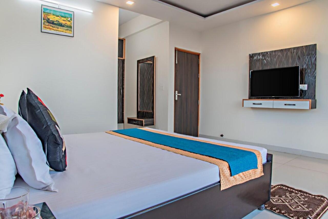 The Western Heights I Serviced Apartments I Pvt Balcony I Lift I Peacefull Area I Family Accomodation I Kasauli I By Exotic Stays المظهر الخارجي الصورة