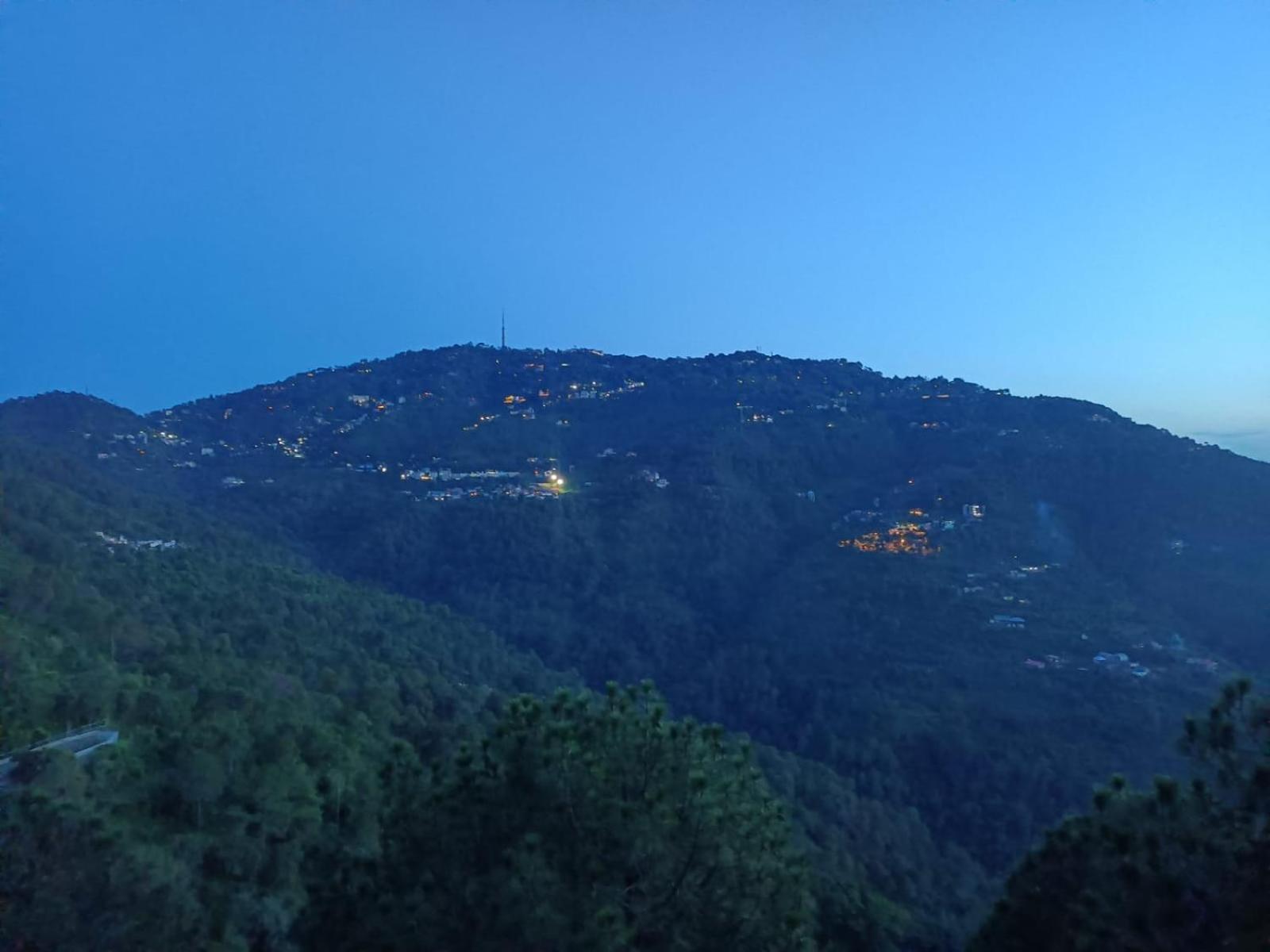 The Western Heights I Serviced Apartments I Pvt Balcony I Lift I Peacefull Area I Family Accomodation I Kasauli I By Exotic Stays المظهر الخارجي الصورة